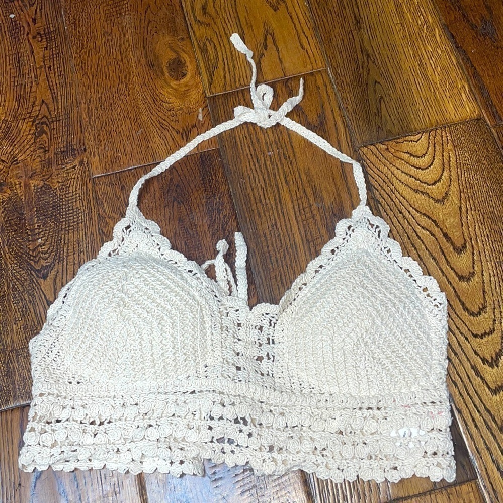 Romwe White Crotchet Halter Bikini Swim Top